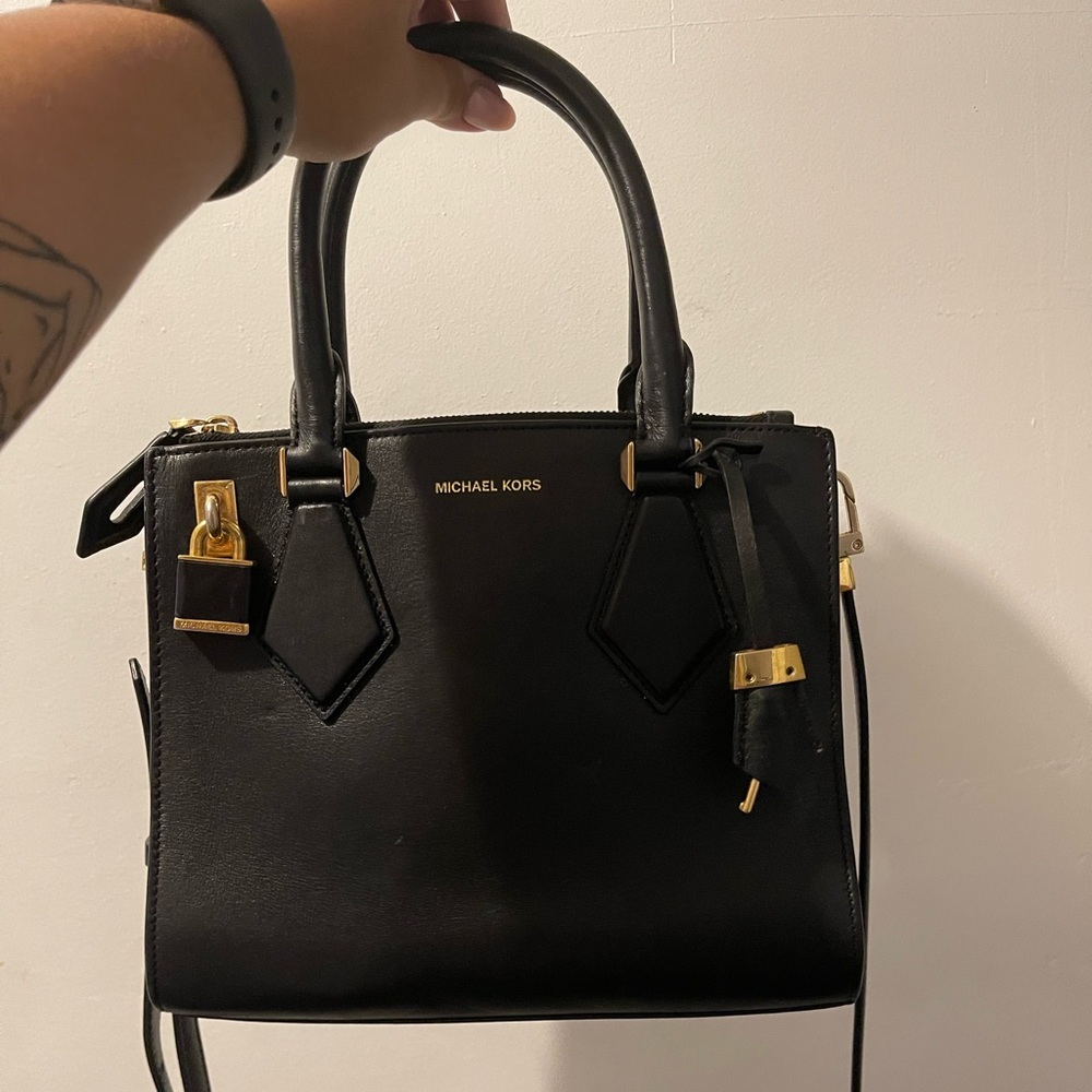 Black bag nice for an outing